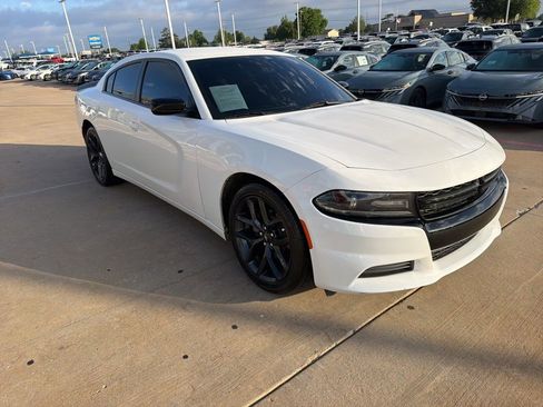 Used 2019 Dodge Charger SXT w/ Blacktop Package RWD image 7