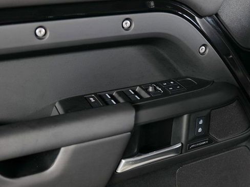 Used 2025 Land Rover Defender 110 S image 26