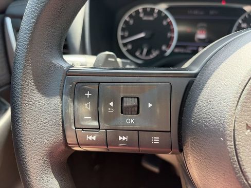 Used 2023 Nissan Rogue S FWD image 21