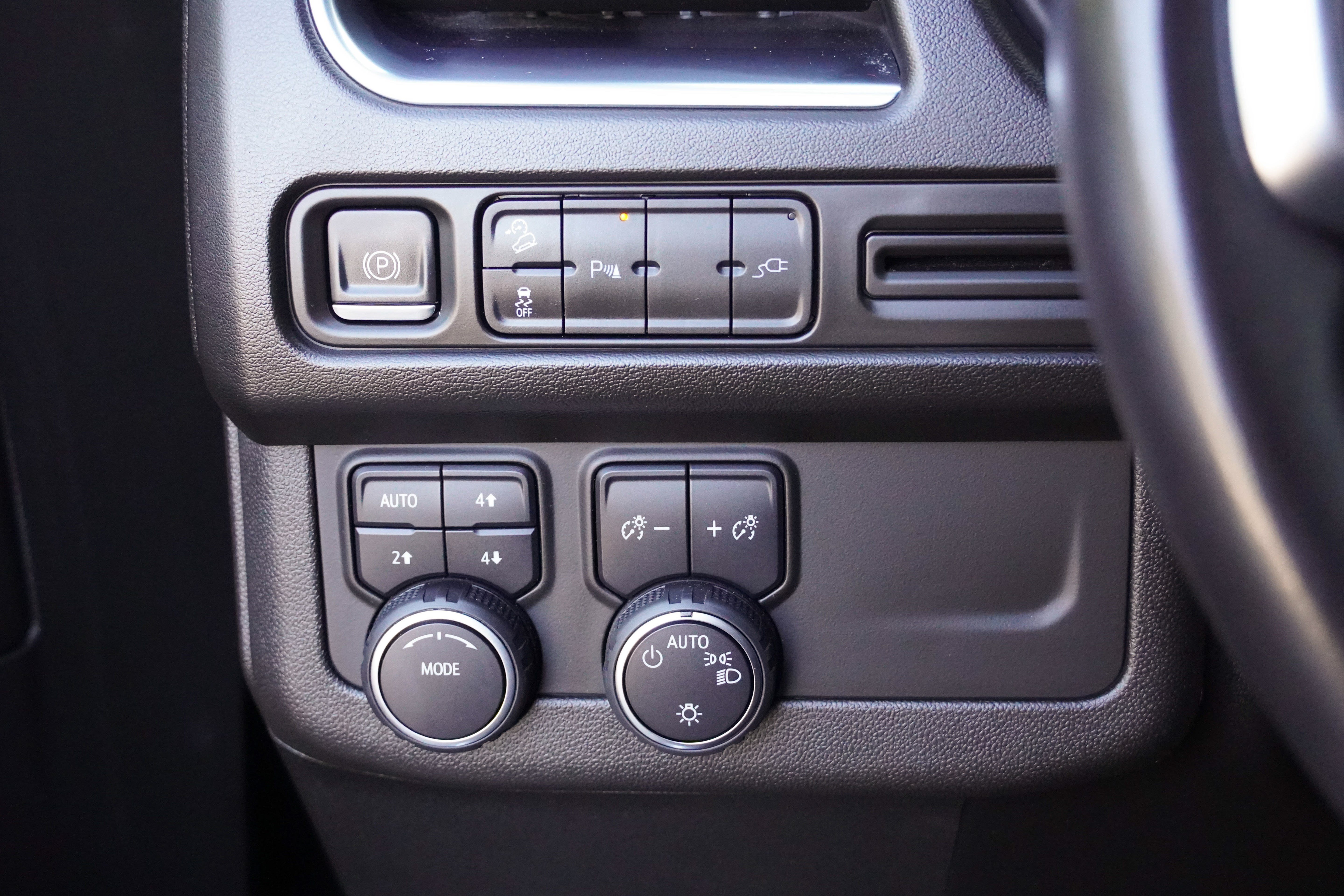 Used 2021 Chevrolet Tahoe Z71 w/ Rear Media and Nav Package AWD/4WD image 18