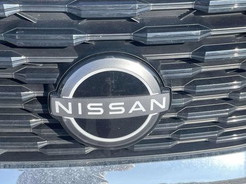 Used 2023 Nissan Rogue SV FWD image 10