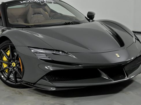 Used 2024 Ferrari SF90 Spider image 2