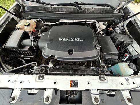 Used 2018 Chevrolet Colorado Z71 AWD/4WD image 32