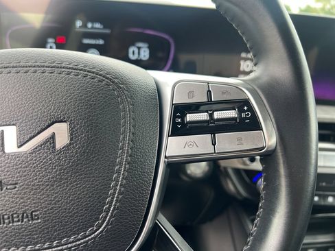 Certified 2024 Kia Telluride EX w/ EX Captain's Chair Package FWD image 18
