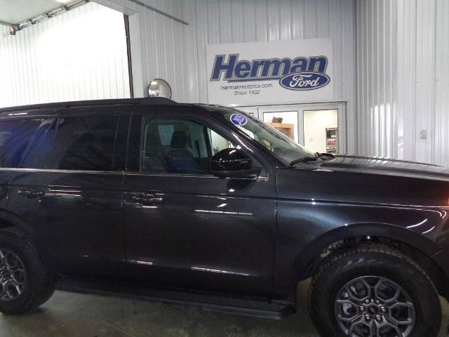 Certified 2025 Ford Expedition Active AWD/4WD image 1