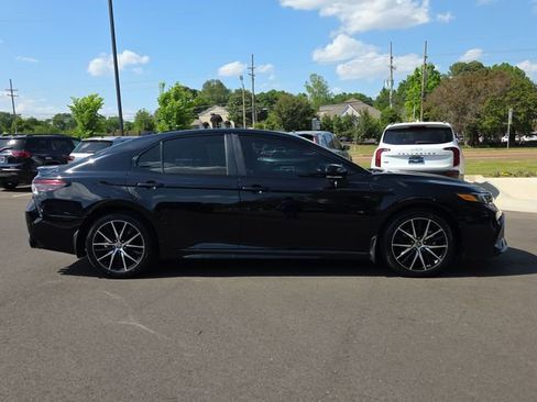 Used 2023 Toyota Camry SE FWD image 6