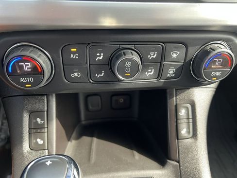 Used 2019 GMC Acadia SLT w/ Black Edition image 8