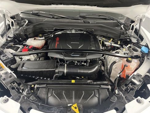 Used 2022 Alfa Romeo Stelvio Veloce image 7