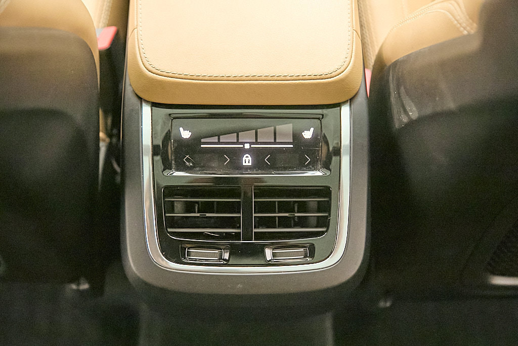 Certified 2023 Volvo XC90 B6 Ultimate w/ Protection Package Premier AWD/4WD image 28