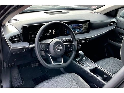 Used 2025 Nissan Kicks SV image 13