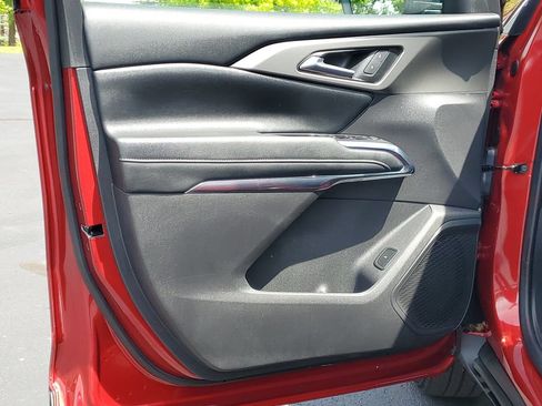 Used 2025 Chevrolet Traverse LT w/ Driver Confidence Package FWD image 22