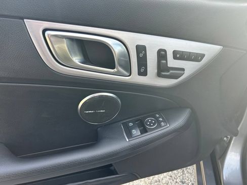 Used 2013 Mercedes-Benz SLK 250 image 23