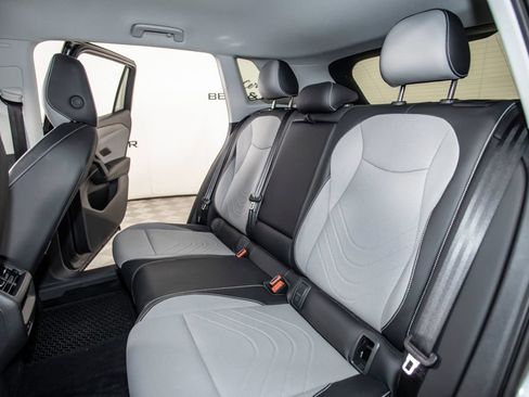 Used 2026 Volkswagen Tiguan SE FWD image 14