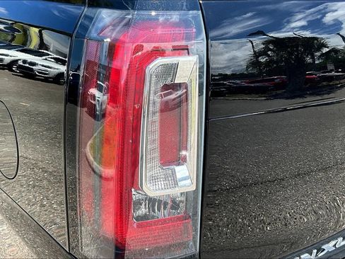 Used 2019 GMC Yukon XL Denali RWD image 22