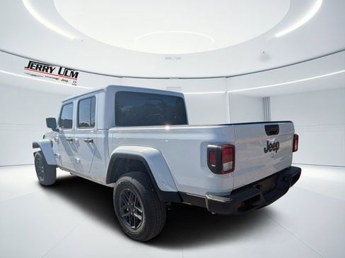 New 2026 Jeep Gladiator Sport image 4
