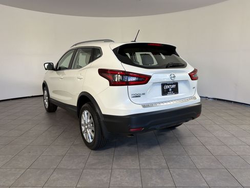 Used 2021 Nissan Rogue Sport SV w/ Technology Package FWD image 3