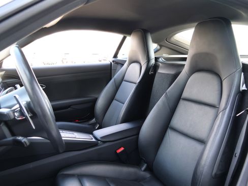 Used 2016 Porsche Cayman image 29