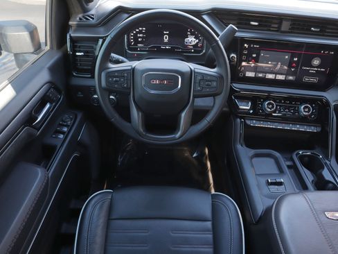 Used 2025 GMC Sierra 2500 AT4X image 28
