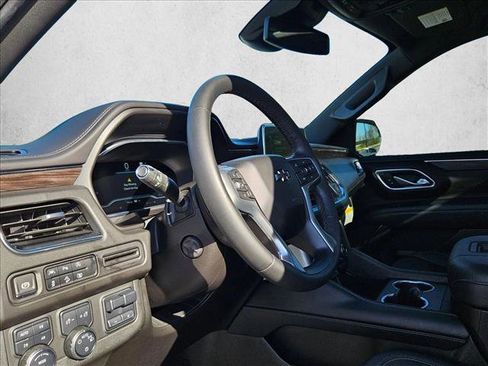 Used 2024 Chevrolet Tahoe Z71 w/ Luxury Package image 9