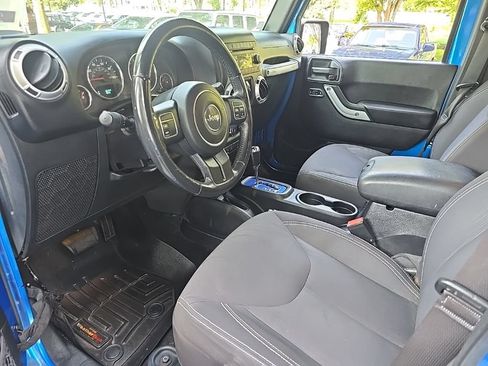 Used 2016 Jeep Wrangler Unlimited Sahara AWD/4WD image 12