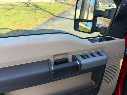 Used 2015 Ford F350 Lariat image 14