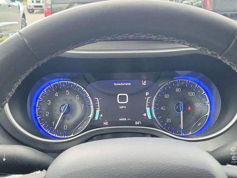 Used 2023 Chrysler Pacifica Touring-L FWD image 25
