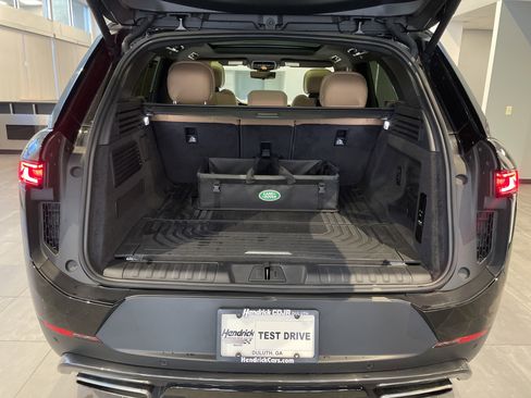 Used 2024 Land Rover Range Rover Sport SE image 35