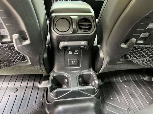 Used 2018 Jeep Wrangler Unlimited Rubicon AWD/4WD image 17
