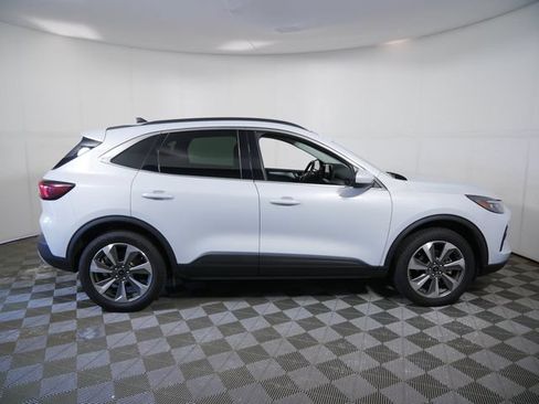 Used 2025 Ford Escape Platinum AWD/4WD image 9
