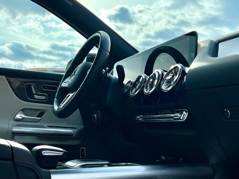 Certified 2023 Mercedes-Benz GLA 250 4MATIC image 17