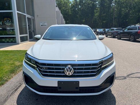 Certified 2022 Volkswagen Passat 2.0T R-Line FWD image 9