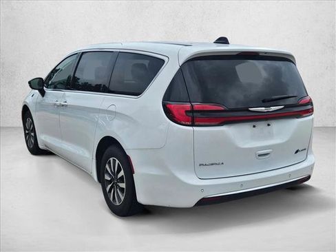 Used 2024 Chrysler Pacifica Limited FWD image 7
