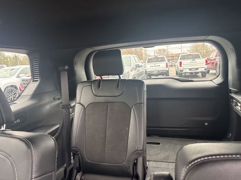 Used 2025 Jeep Grand Cherokee L Altitude image 12