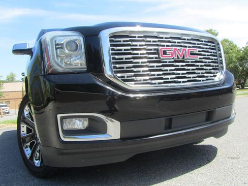 Used 2019 GMC Yukon Denali Ultimate w/ Denali Ultimate Package AWD/4WD image 1