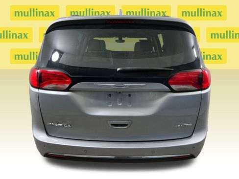 Used 2019 Chrysler Pacifica Limited image 8