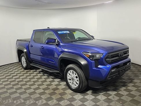 Used 2025 Toyota Tacoma SR5 image 1