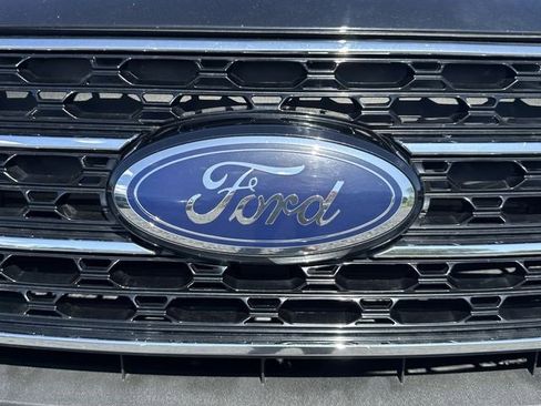 Used 2021 Ford Explorer XLT w/ Equipment Group 202A image 31