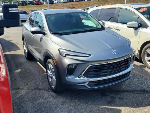 Used 2024 Buick Encore GX Preferred image 2