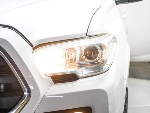 Certified 2019 Toyota Tacoma SR5 RWD image 3