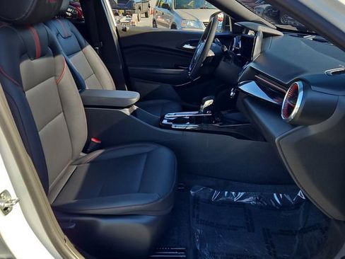 Used 2025 Chevrolet Trax RS w/ Sunroof Package image 19