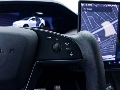 Used 2023 Tesla Model X image 28