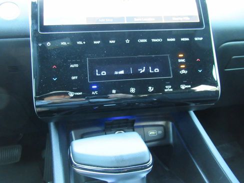 Used 2022 Hyundai Santa Cruz Limited AWD/4WD image 29