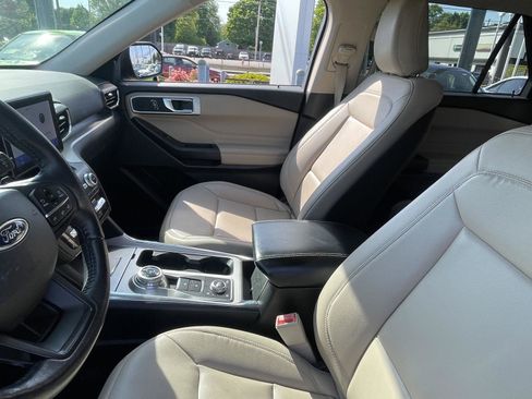 Used 2020 Ford Explorer XLT w/ Equipment Group 202A AWD/4WD image 9