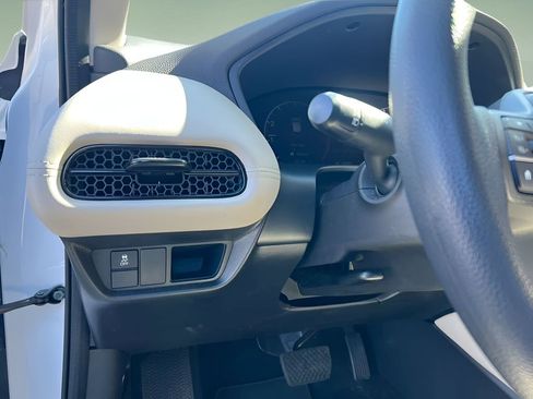 Used 2025 Honda HR-V LX image 11