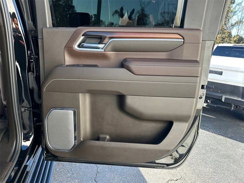 Used 2025 GMC Sierra 2500 Denali w/ Denali Reserve Package image 17