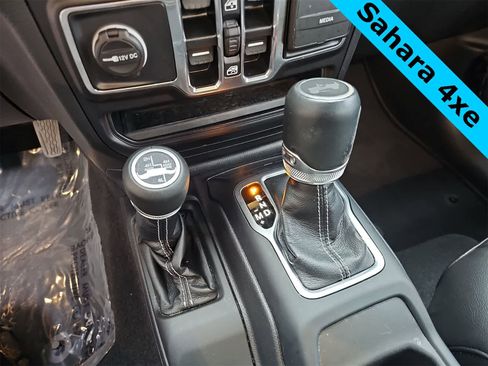 Used 2022 Jeep Wrangler Unlimited Sahara w/ Cold Weather Group image 21