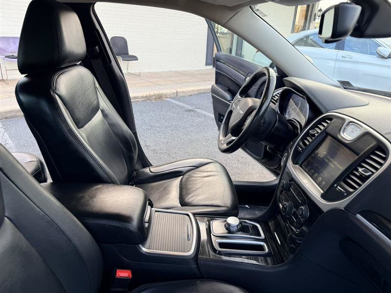 Used 2016 Chrysler 300 Limited RWD image 13