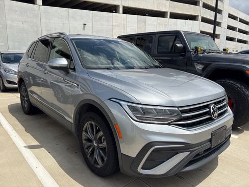 Used 2022 Volkswagen Tiguan SE FWD image 3