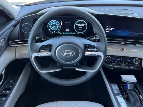 New 2025 Hyundai Elantra Limited image 12