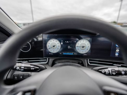 Certified 2024 Hyundai Elantra SEL image 21